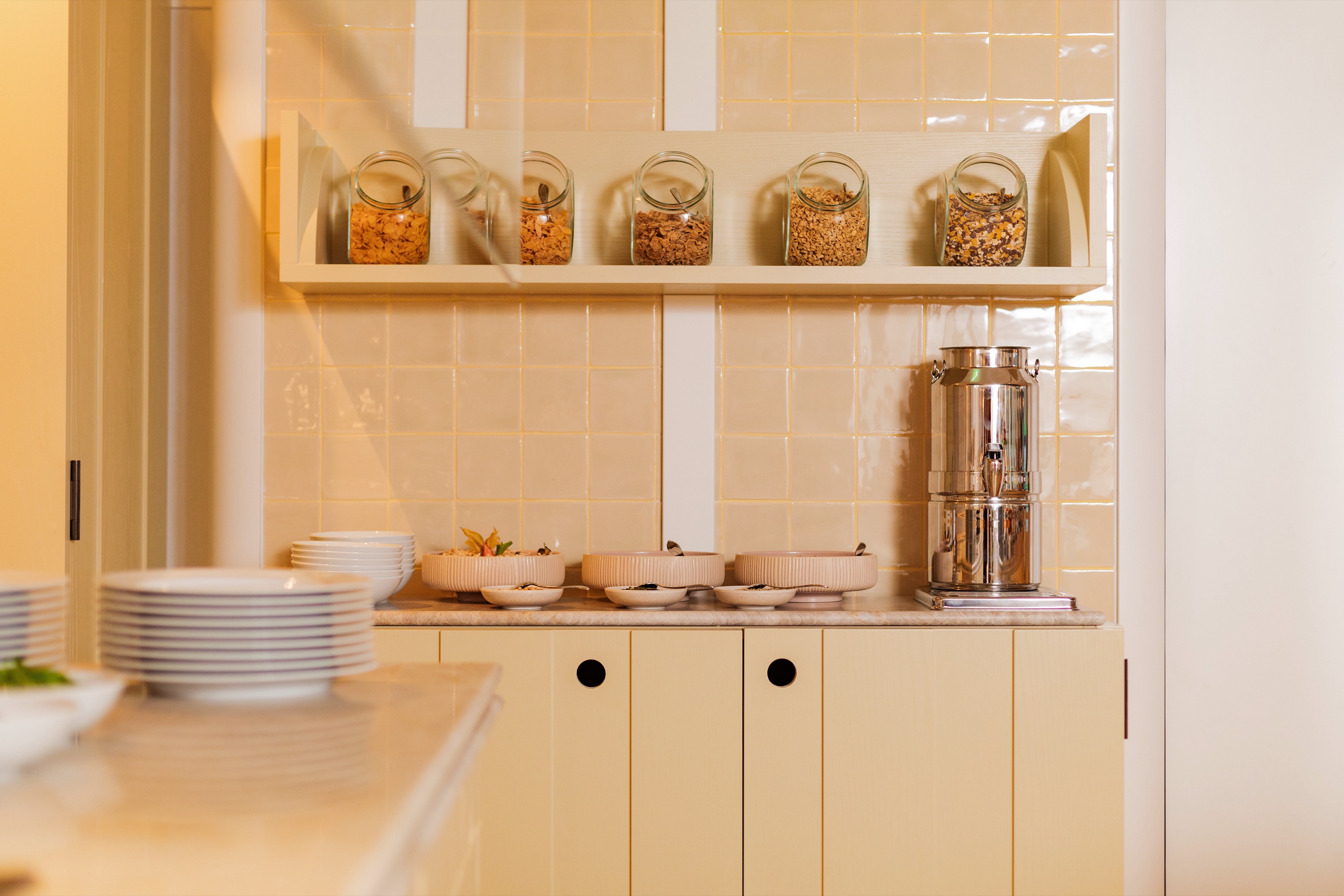 APT Solara - Annie's Table